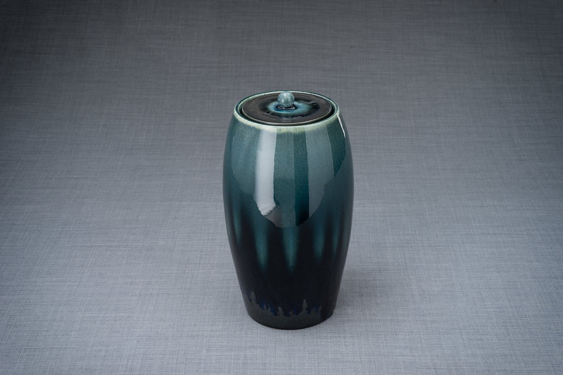 Pottery Wheel Urn for Ashes "Memory" - Large | Green blend | Ceramic - Pulvis Art Urns