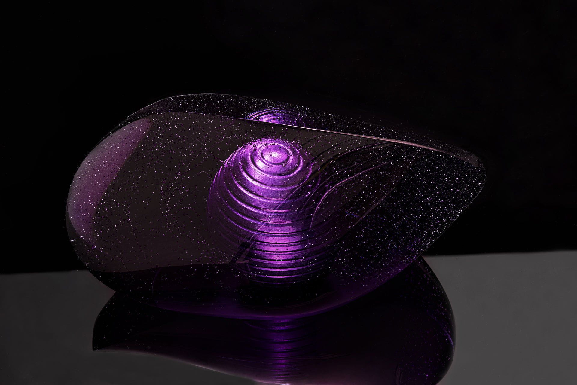 "Piece of time" Exclusive Molded Glass Urn for Ashes - Pulvis Art Urns