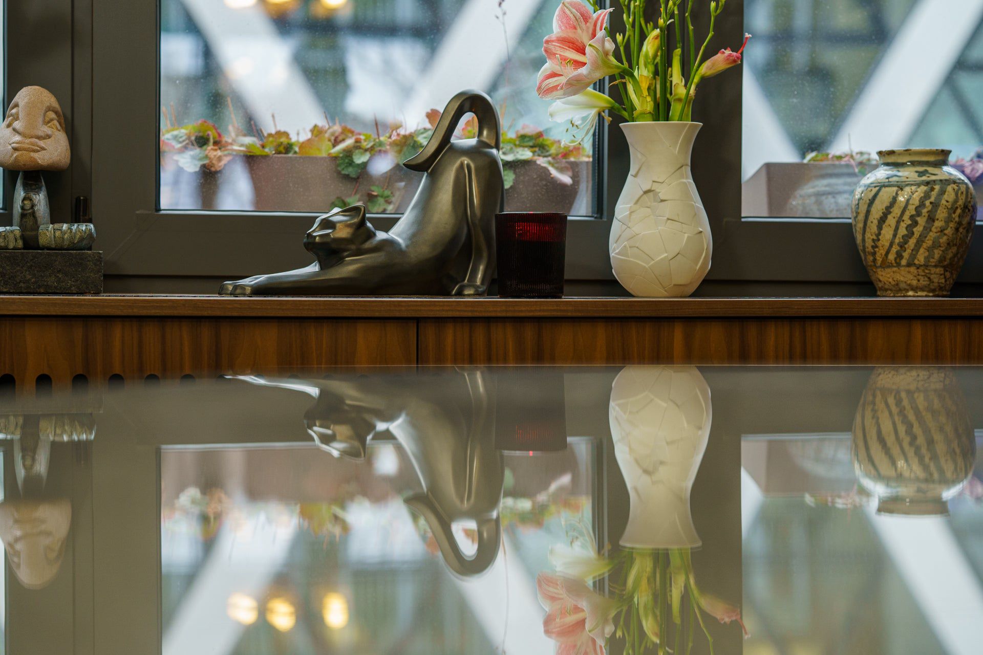 Cat Cremation Urn For Ashes "Grace" - Dark Matte | Ceramic Pet Urn - Pulvis Art Urns