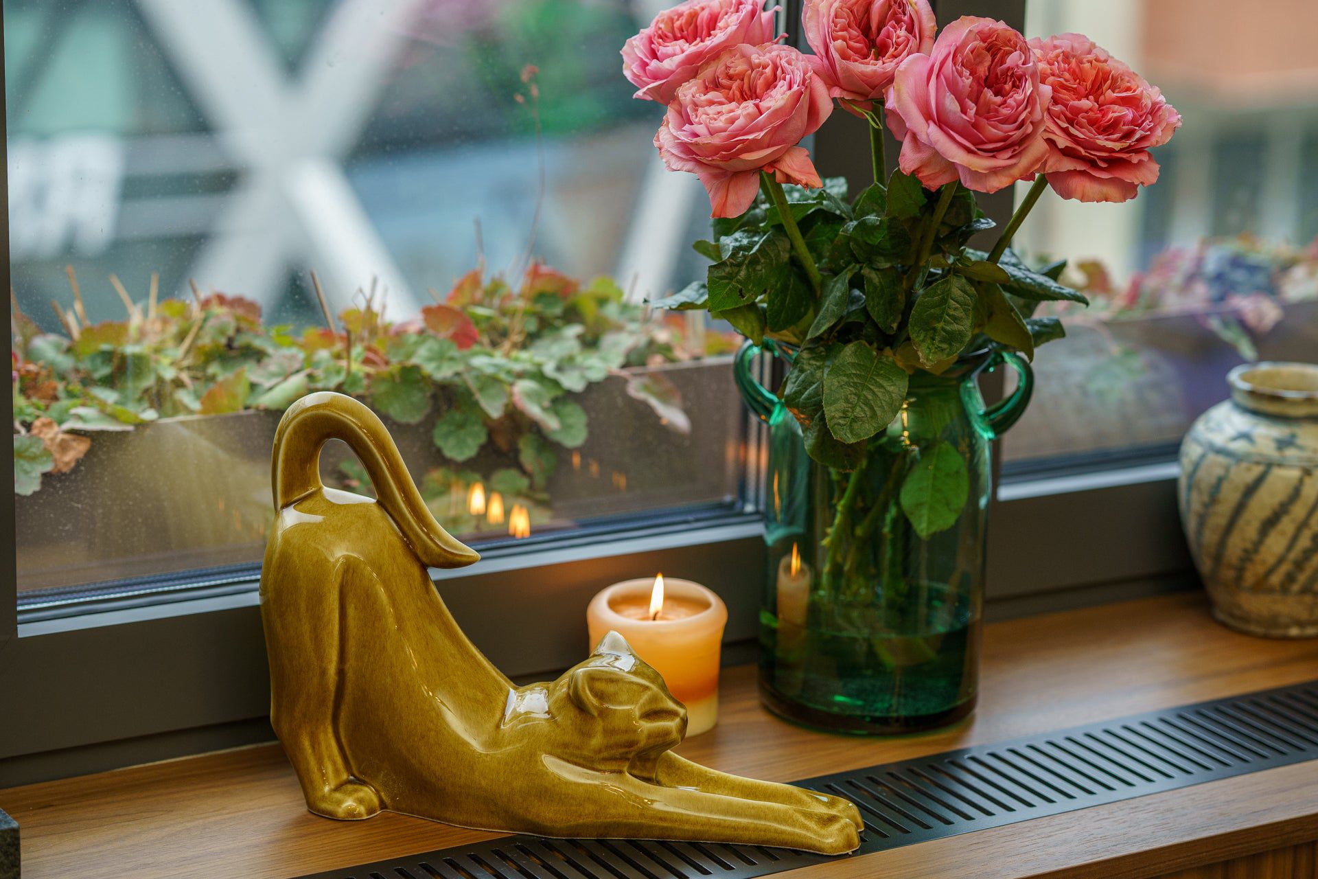 Cat Cremation Urn For Ashes "Grace" - Dark Sand | Ceramic - Pulvis Art Urns