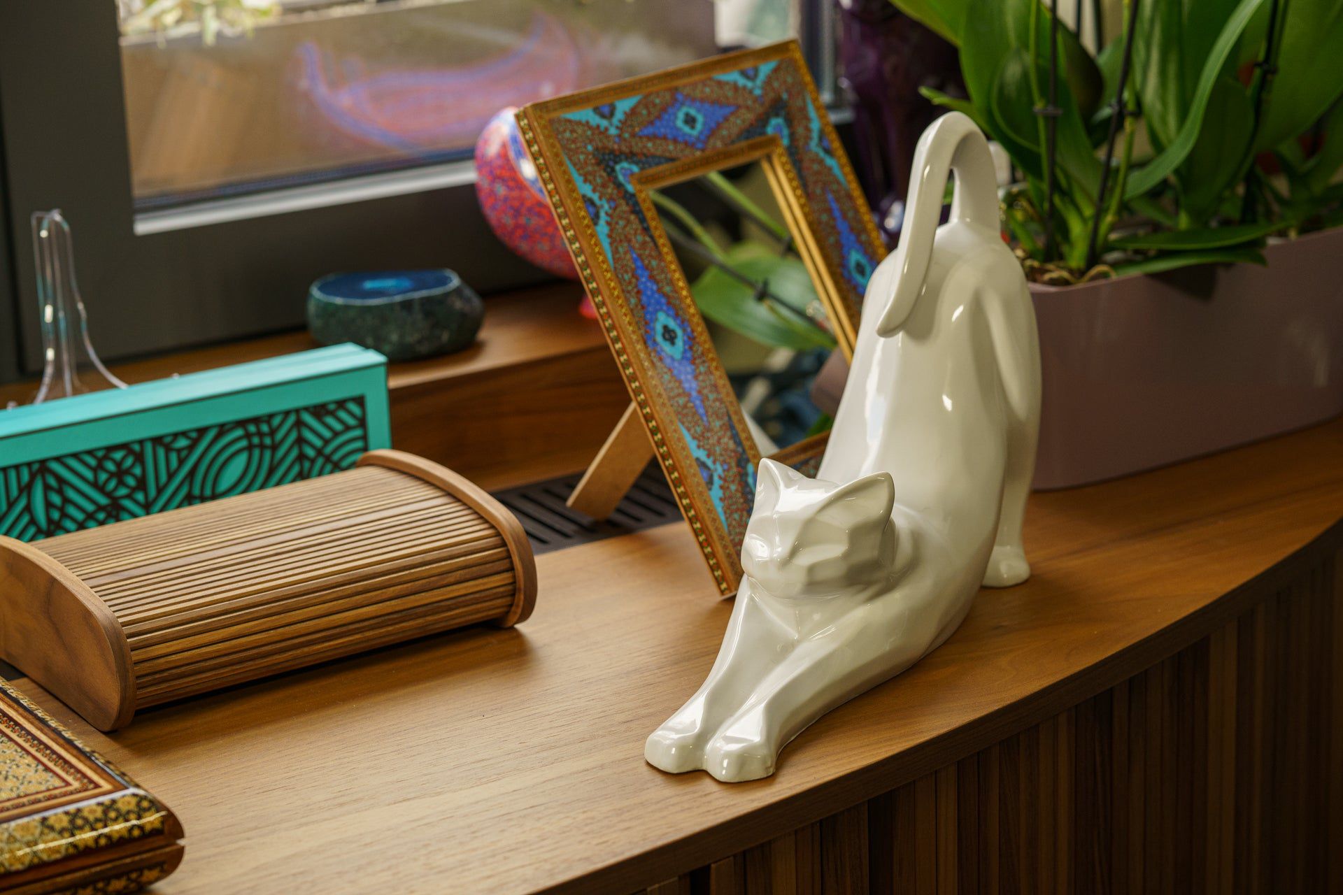 Cat Cremation Urn For Ashes "Grace" - White | Ceramic Pet Urn - Pulvis Art Urns