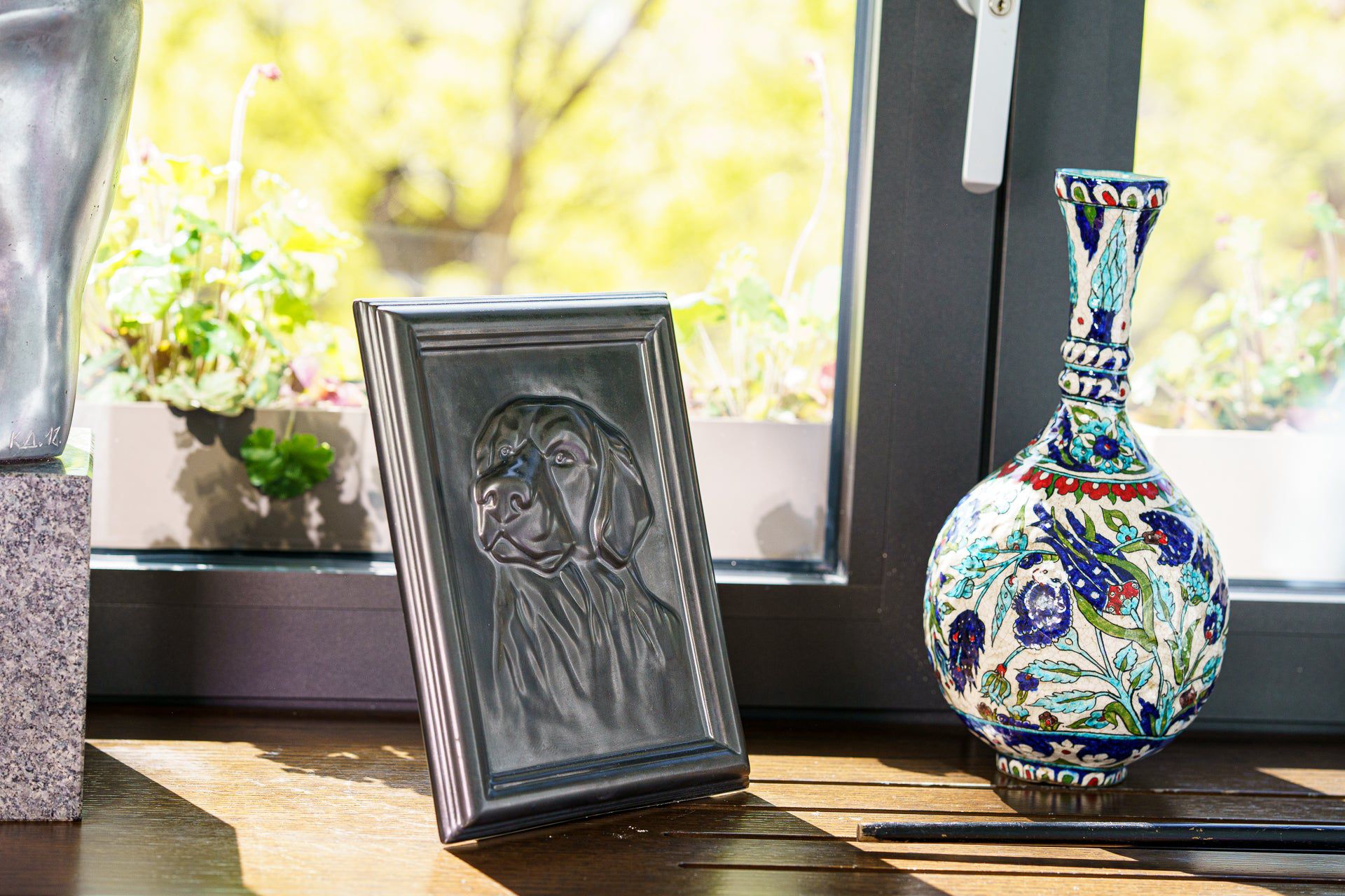Labrador Pet Urn for Ashes - Dark Matte | Ceramic | Handmade Pet Urn - Pulvis Art Urns