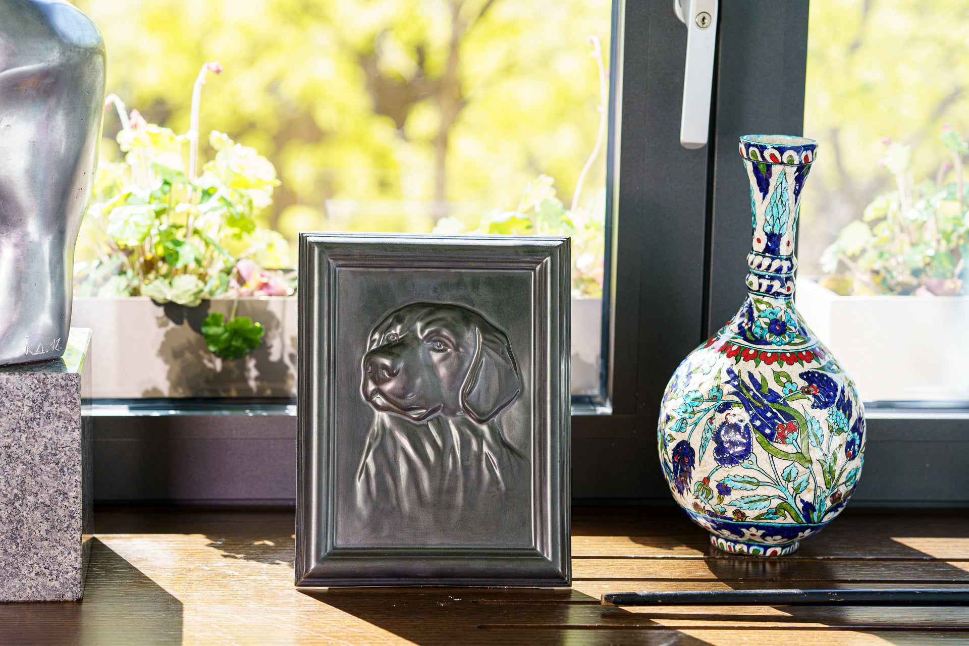 Labrador Pet Urn for Ashes - Dark Matte | Ceramic | Handmade Pet Urn - Pulvis Art Urns