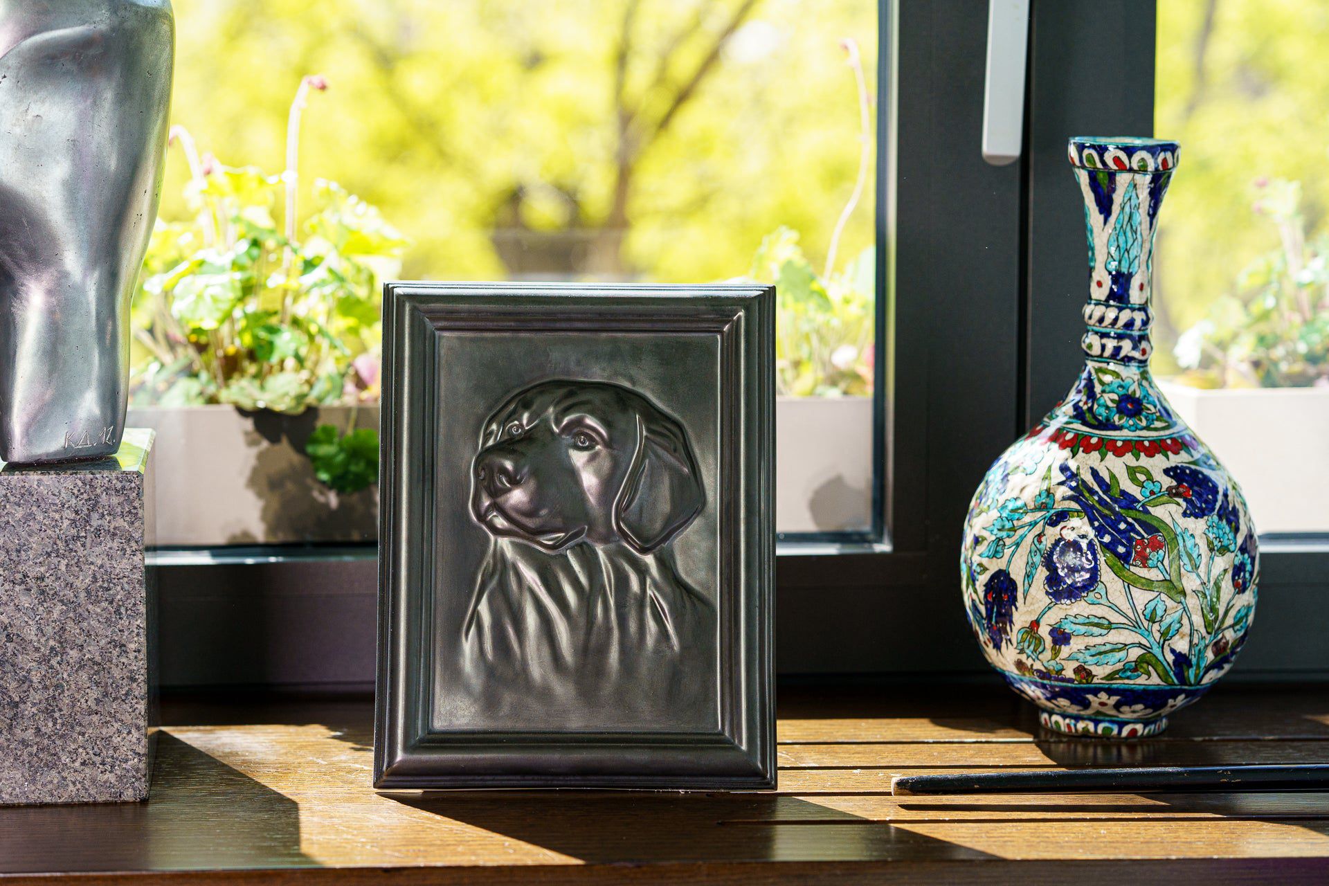 Labrador Pet Urn for Ashes - Dark Matte | Ceramic | Handmade Pet Urn - Pulvis Art Urns