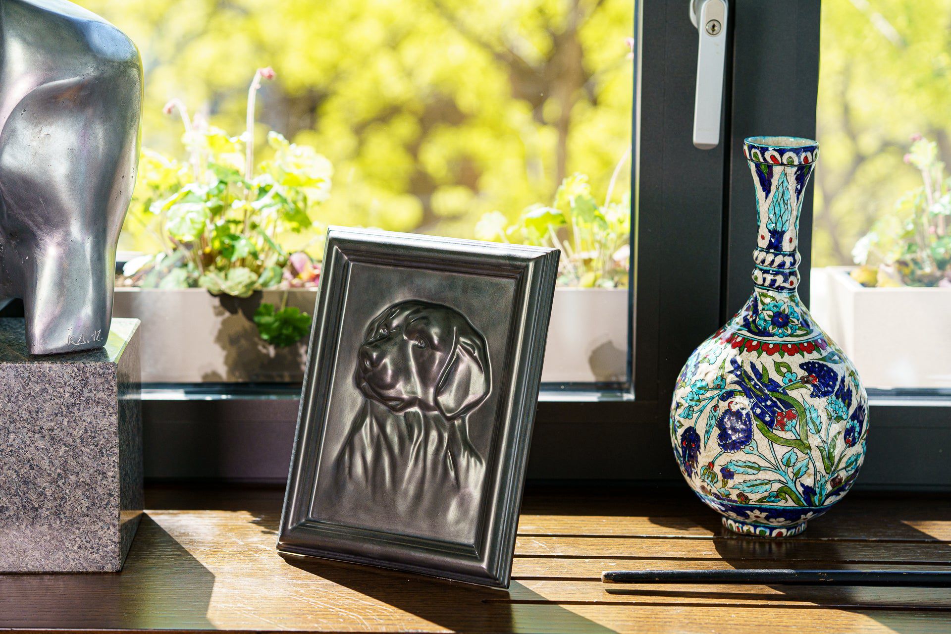 Labrador Pet Urn for Ashes - Dark Matte | Ceramic | Handmade Pet Urn - Pulvis Art Urns