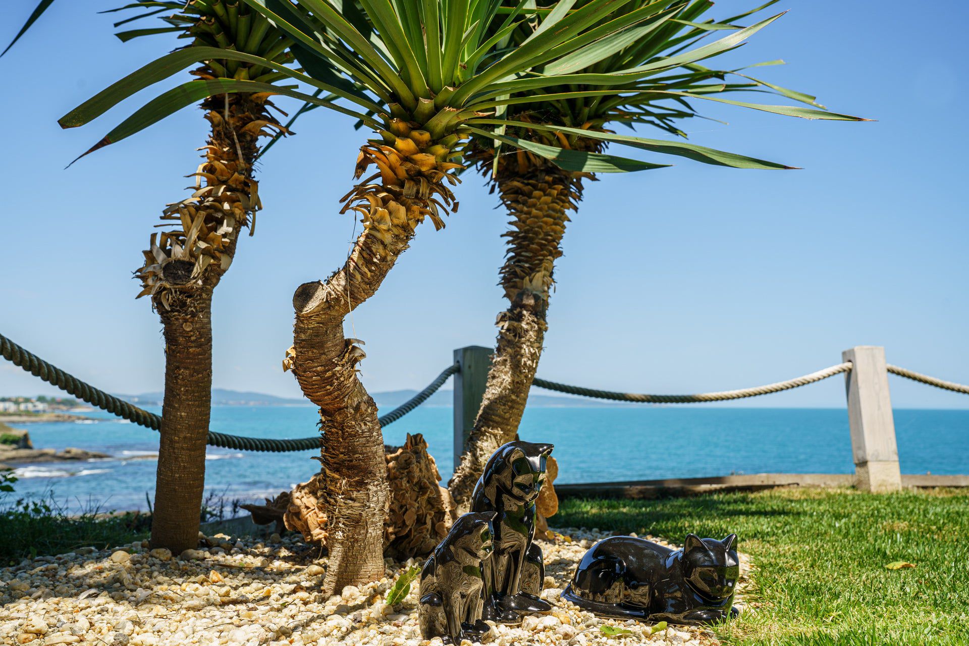 Mini Pet Urn for Ashes Neko - Lamp Black | Handmade | Ceramic Cat Urn - Pulvis Art Urns