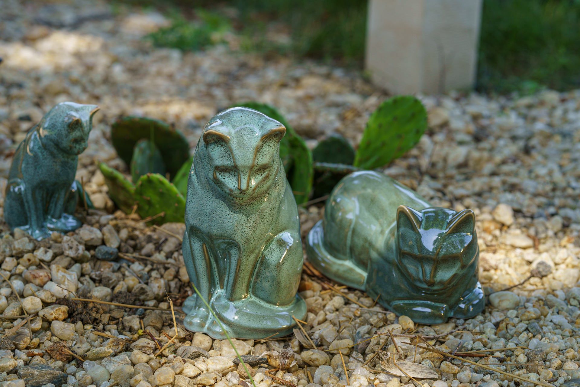 Mini Pet Urn for Ashes Neko - Oily Green Melange | Ceramic Cat Urn - Pulvis Art Urns