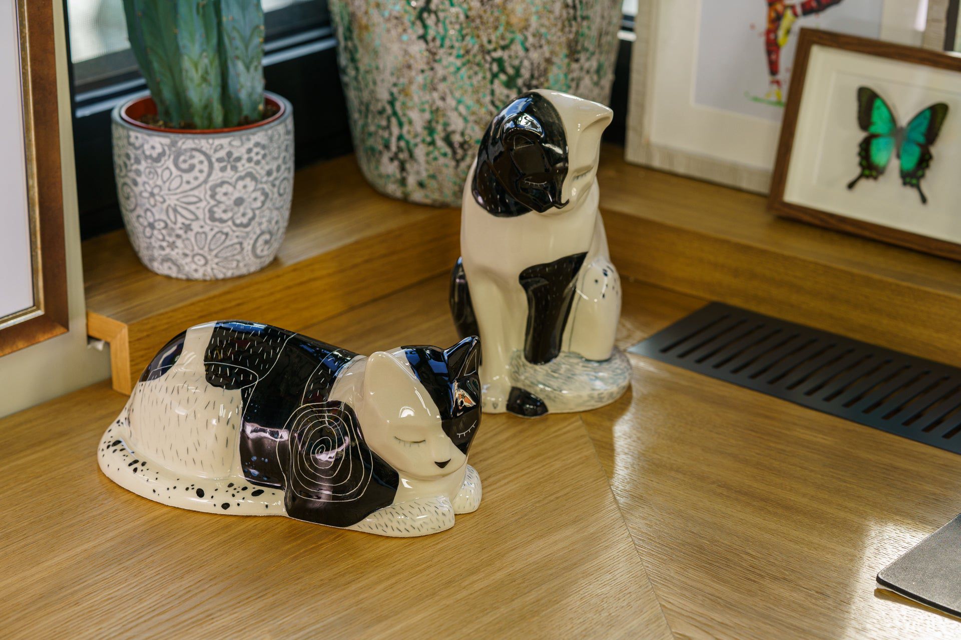 Neko Hand Decorated Pet Urn "Tuxedo" - Ceramic | Handmade Pet Urn - Pulvis Art Urns
