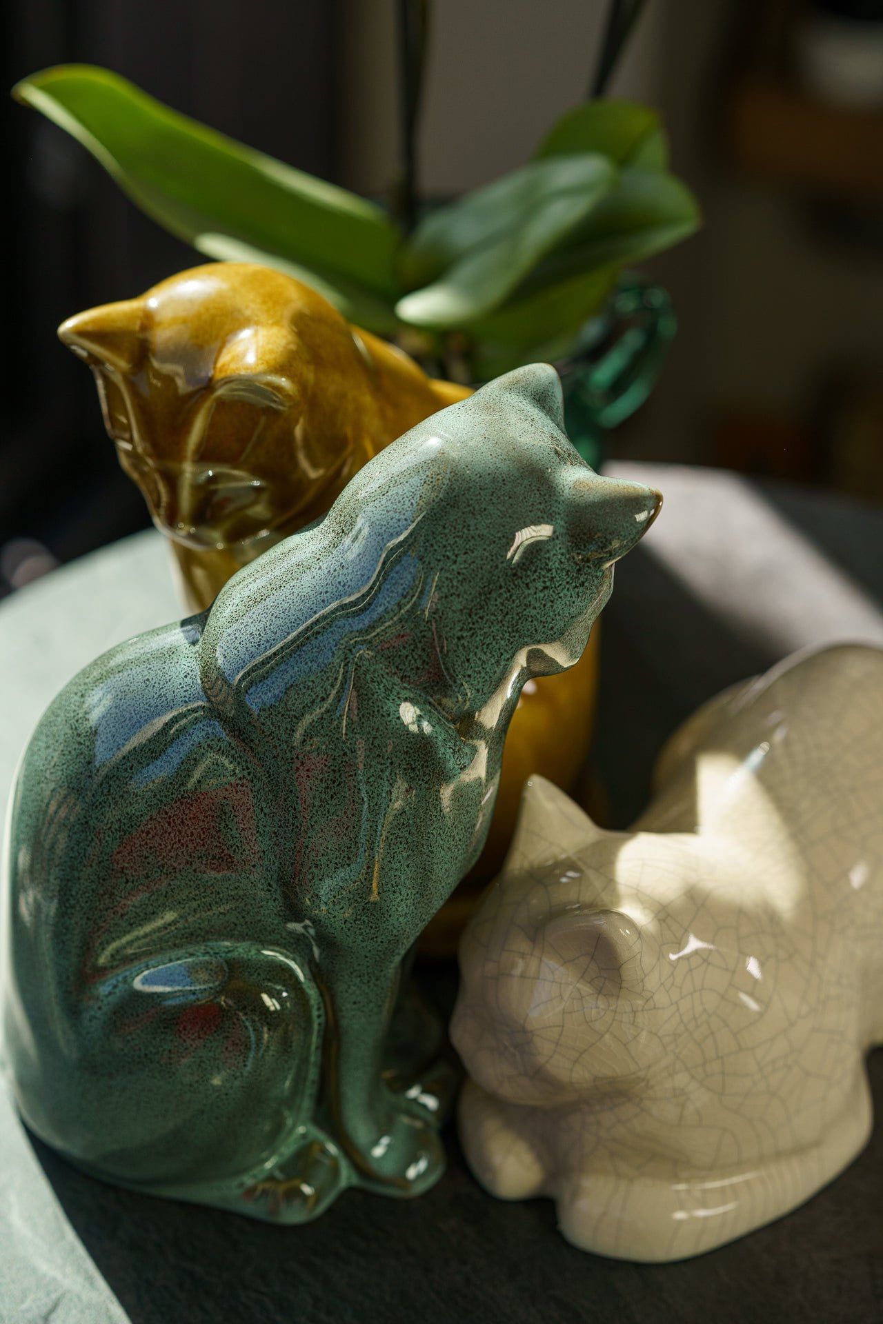 Neko Pet Urn for Ashes - Beige Grey | Ceramic | Handmade Cat Urn - Pulvis Art Urns