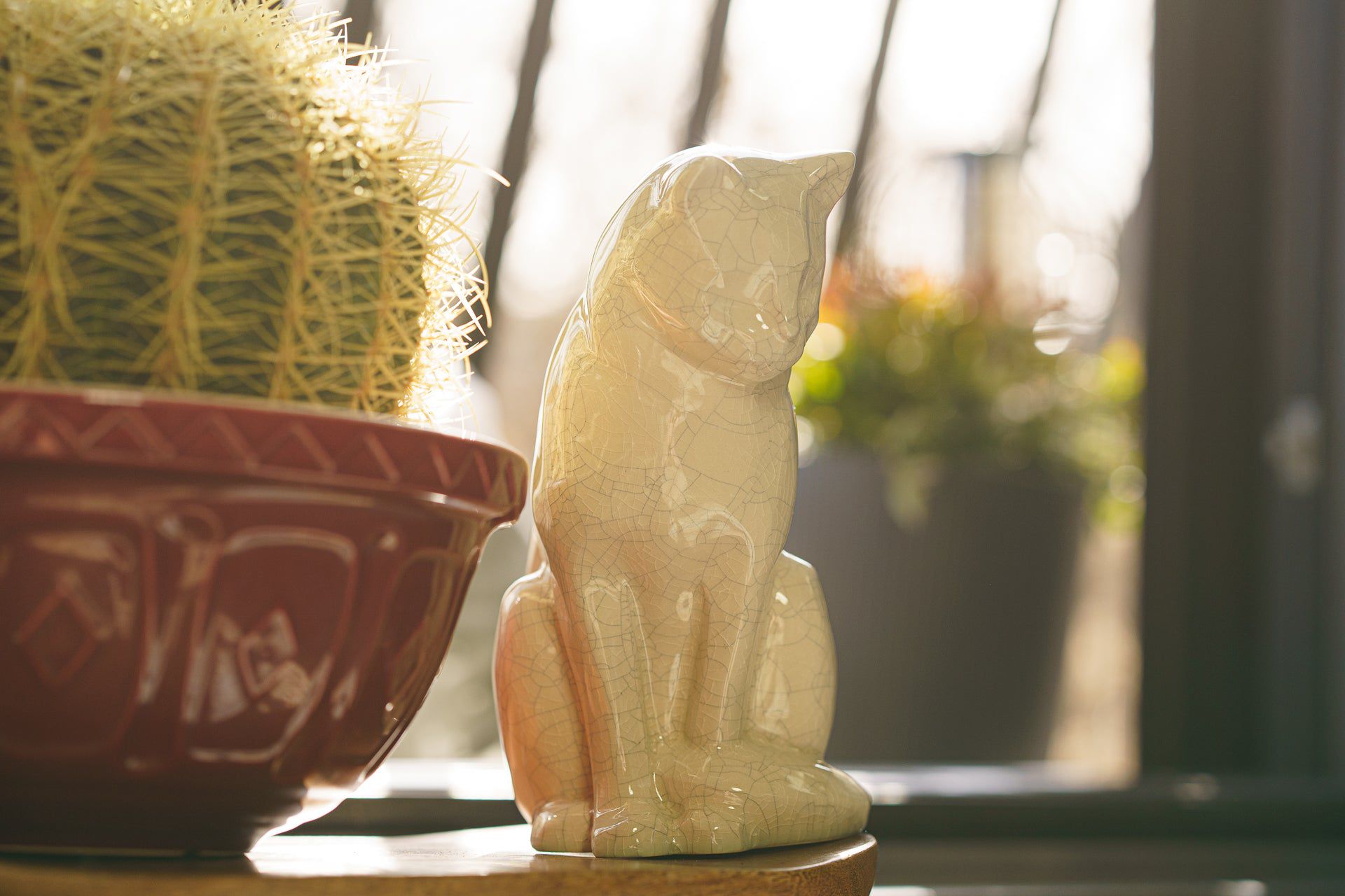 Neko Pet Urn for Ashes - Craquelure | Ceramic | Handmade Cat Urn - Pulvis Art Urns