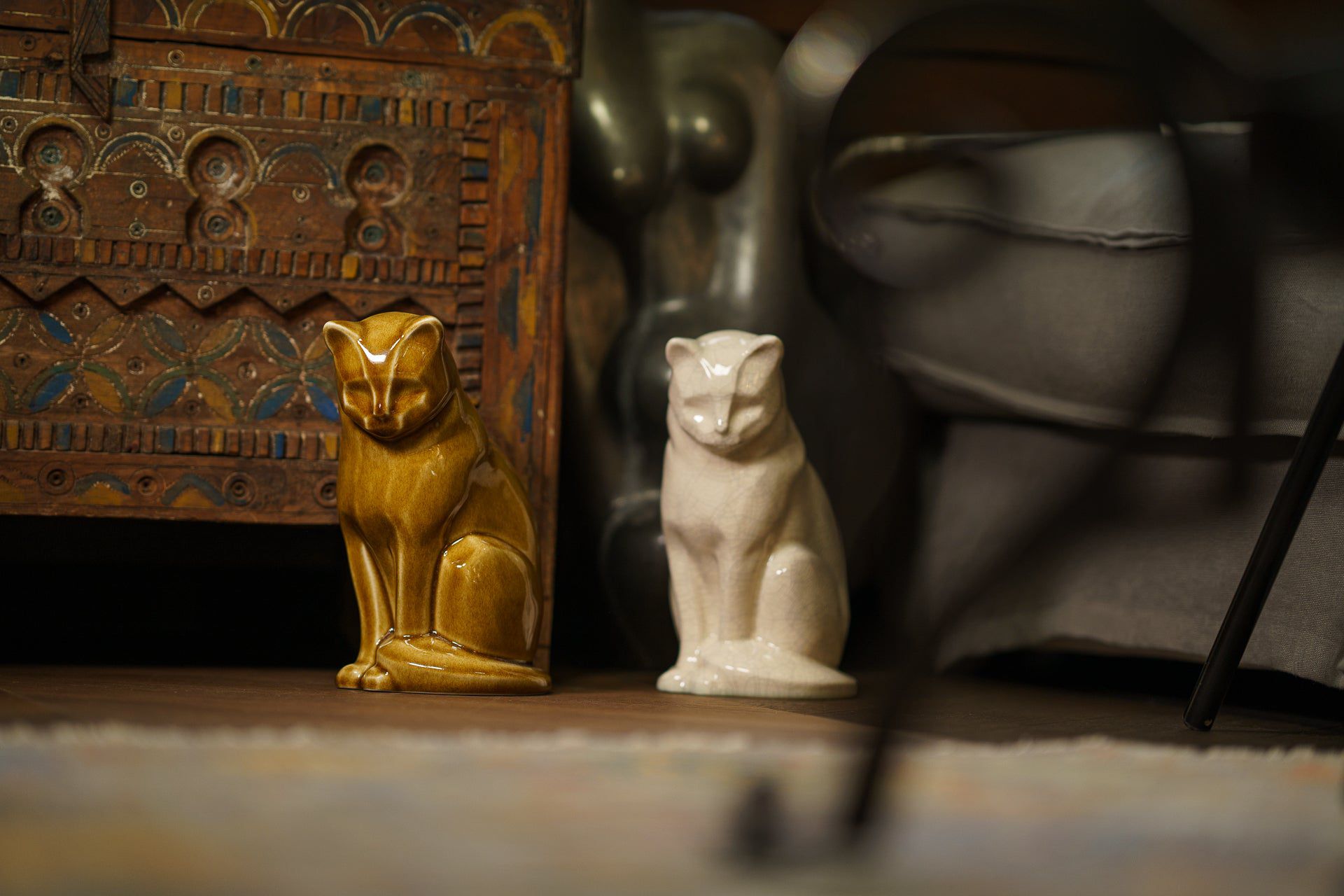 Neko Pet Urn for Ashes - Craquelure | Ceramic | Handmade Cat Urn - Pulvis Art Urns