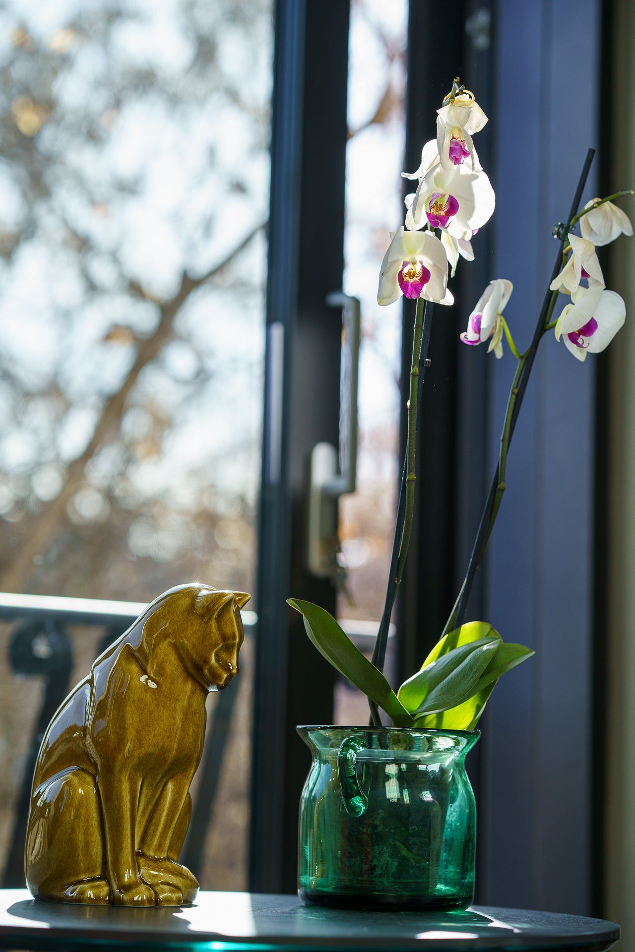 Neko Pet Urn for Ashes - Dark Sand | Ceramic | Handmade Cat Urn - Pulvis Art Urns