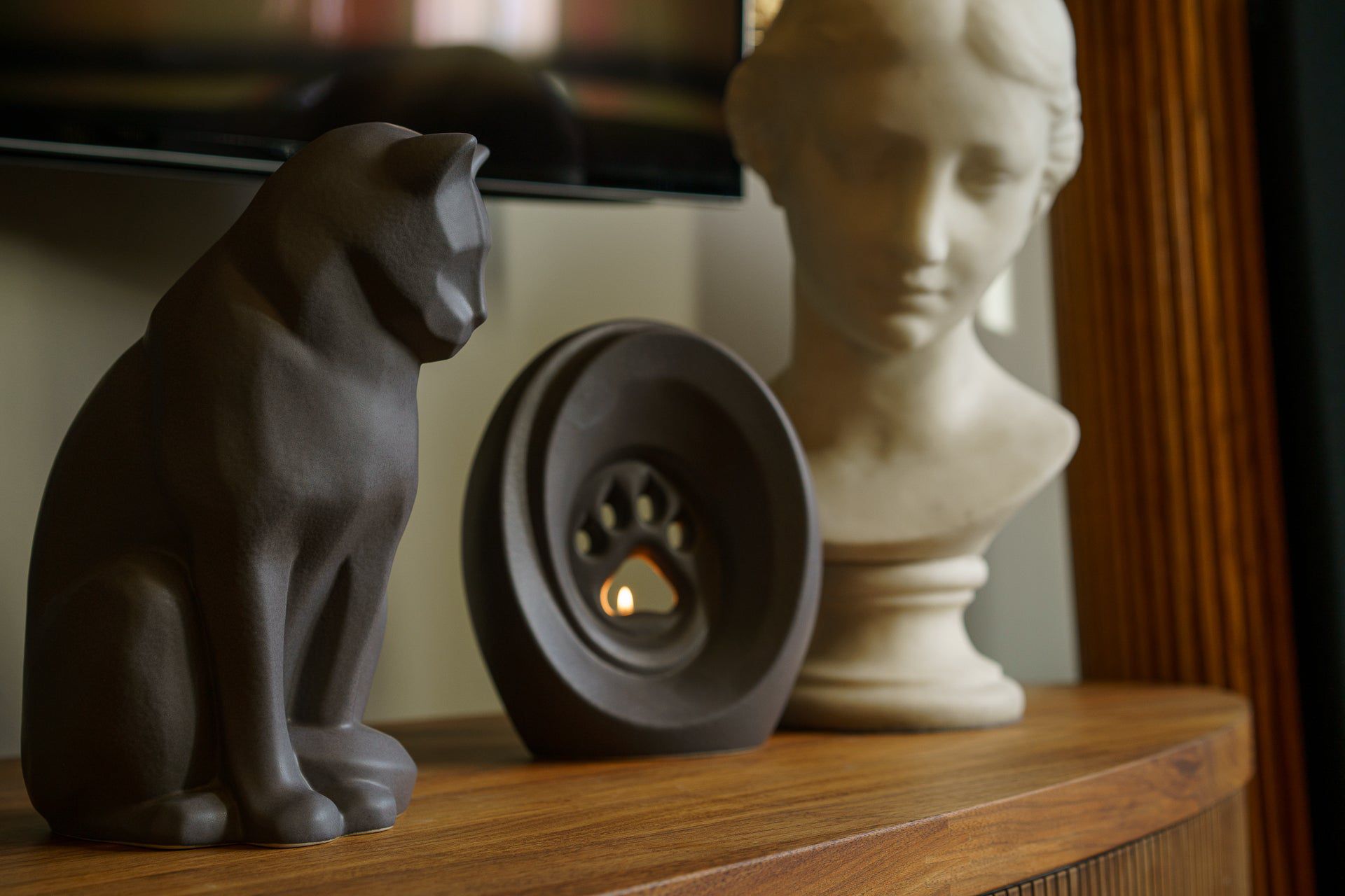 Neko Pet Urn for Ashes - Gray Matte | Ceramic | Handmade Cat Urn - Pulvis Art Urns