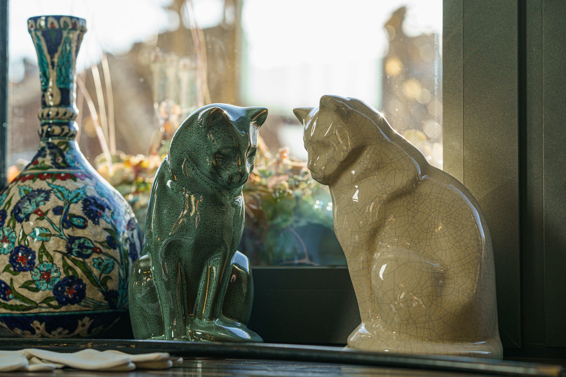 Neko Pet Urn for Ashes - Oily Green Melange | Ceramic | Handmade Cat Urn - Pulvis Art Urns