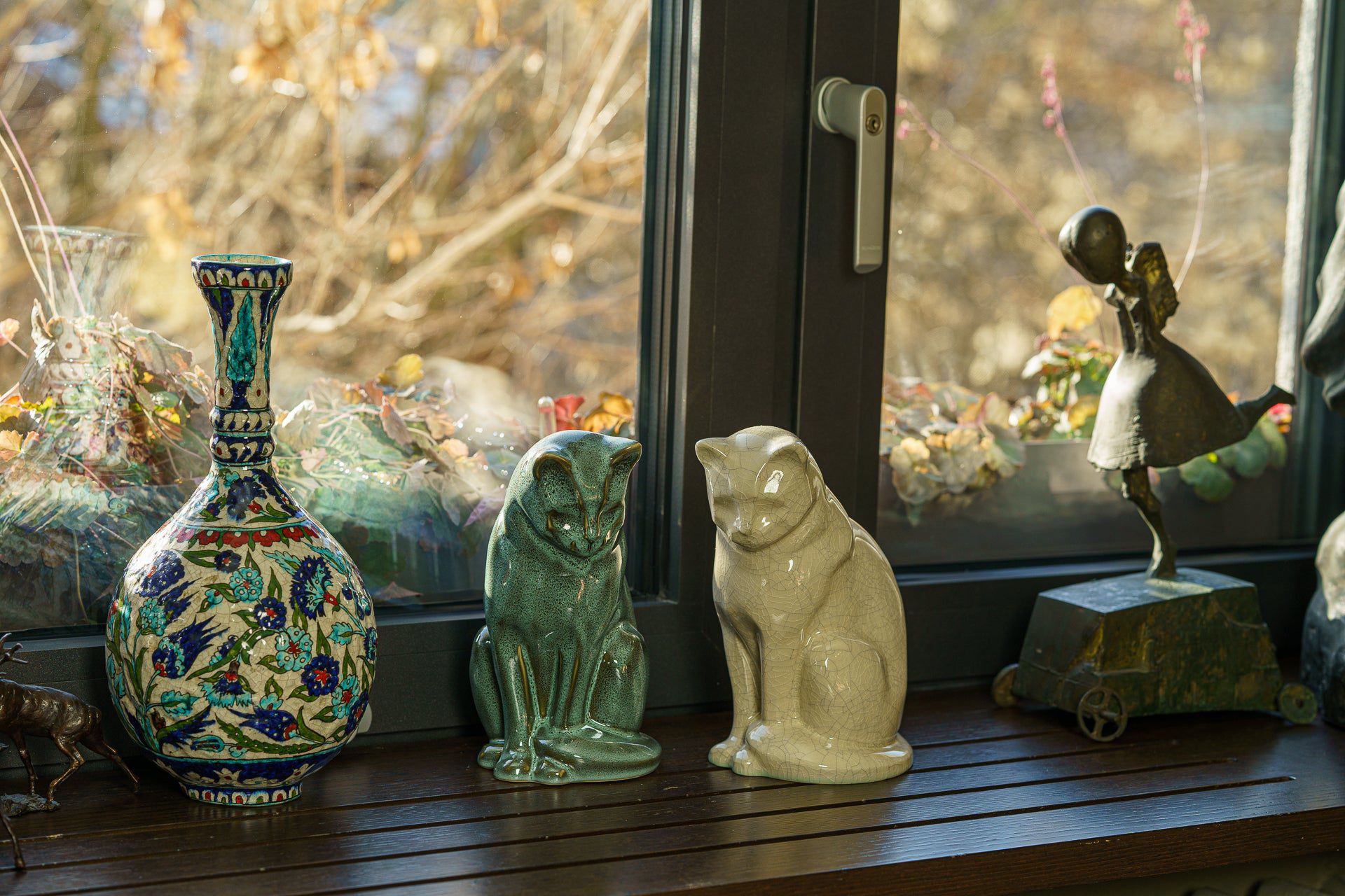 Neko Pet Urn for Ashes - White | Ceramic | Handmade Cat Urn - Pulvis Art Urns