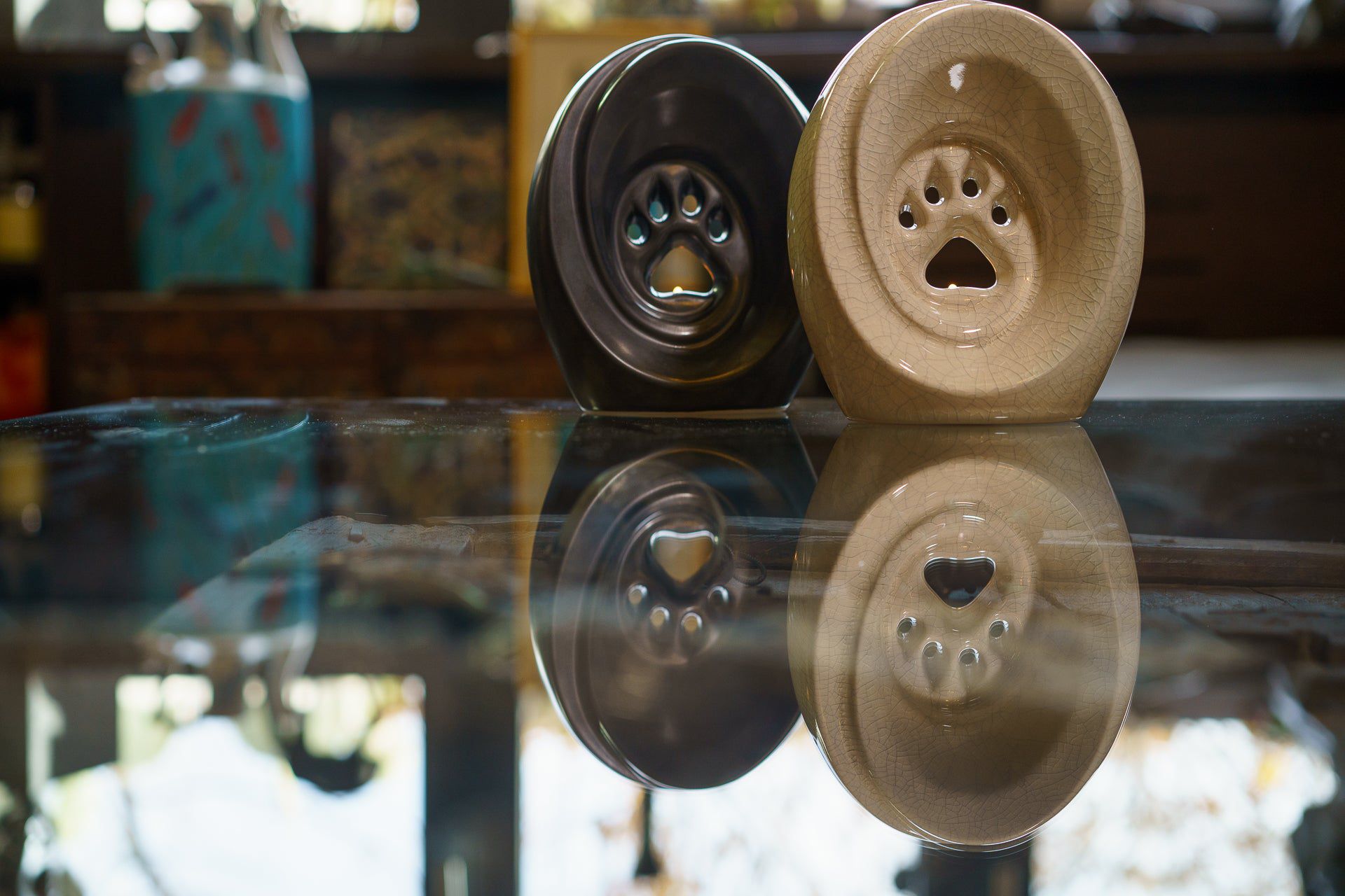 Paw Pet Urn for Ashes - Dark Matte | Ceramic | Handmade Pet Urn - Pulvis Art Urns