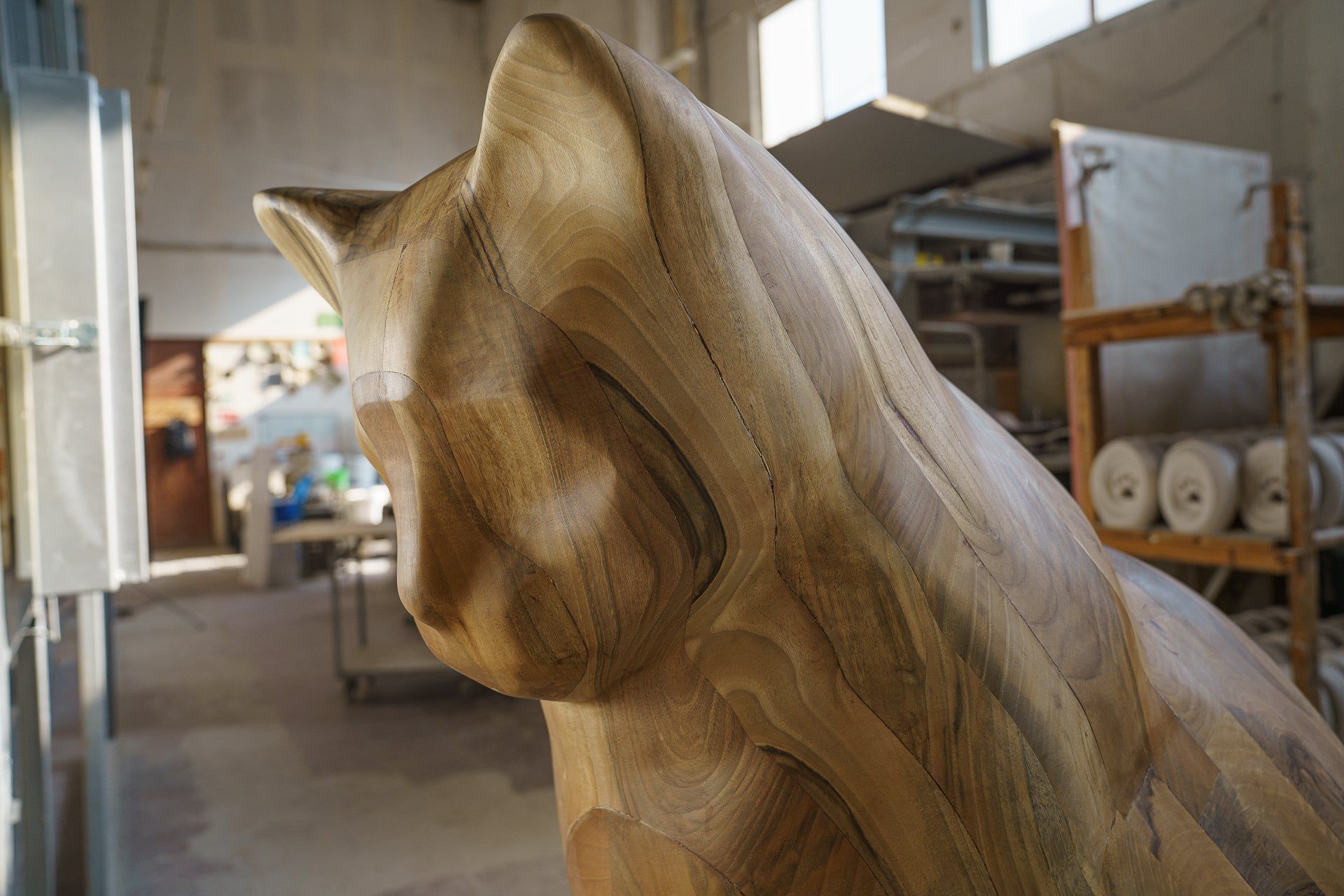 Wooden Cat Statue Memorial "Neko" - Genuine Walnut - Pulvis Art Urns