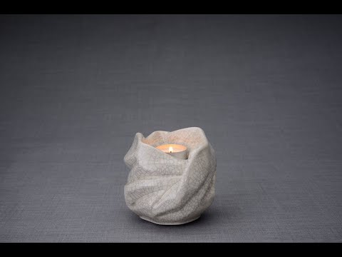 
                  
                    Cargue y reproduzca el vídeo en el visor de la Galería, The Holy Mother Handmade Keepsake Cremation Urn for Ashes
                  
                