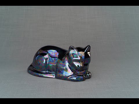 
                  
                    Cargue y reproduzca el vídeo en el visor de la Galería, Urna de cremación para cenizas de gato - Negro nacarado | Cerámica | Hecho a mano
                  
                