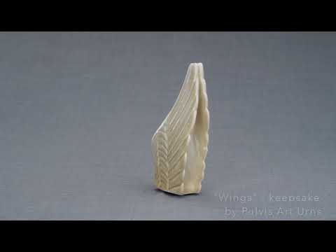 
                  
                    Cargue y reproduzca el vídeo en el visor de la Galería, Wings Handmade Cremation Keepsake Urn for Ashes
                  
                