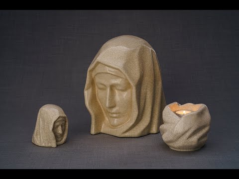 
                  
                    Cargue y reproduzca el vídeo en el visor de la Galería, Mini urna de recuerdo hecha a mano "La Santa Madre" 
                  
                