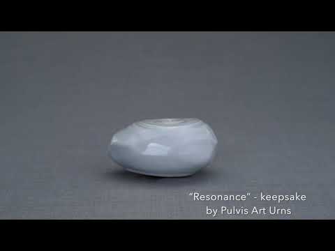 
                  
                    Cargue y reproduzca el vídeo en el visor de la Galería, Resonance Handmade Cremation Keepsake Urn for Ashes
                  
                