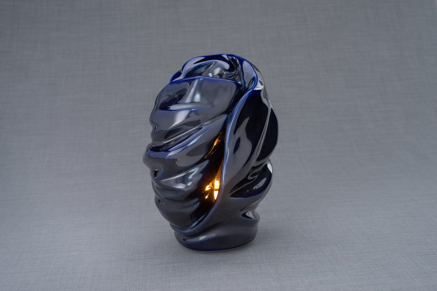 
                  
                    Urna de cremación ligera hecha a mano para cenizas, tamaño grande/adulto, color cobalto metálico-Urnas de arte de Pulvis
                  
                