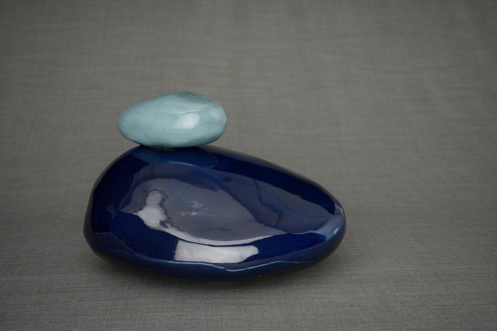 Urna de cremación de piedra hecha a mano para cenizas, tamaño grande/adulto, color cobalto metálico-Urnas de arte de Pulvis