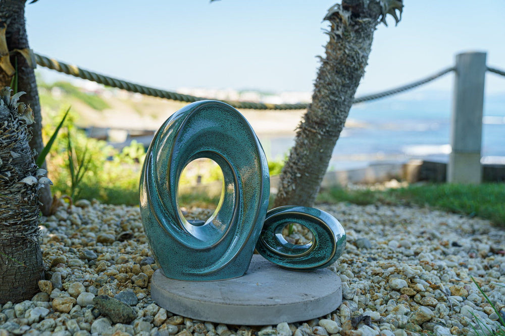 
                  
                    Urna de cerámica para cenizas - El Pasaje- set (color craquelado con vela ) de Pulvis Art Urns
                  
                