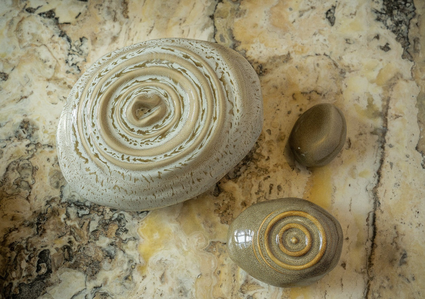 
                  
                    Urna de cerámica para cenizas - Resonance- set (color Beige Melange) by Pulvis Art Urns 
                  
                