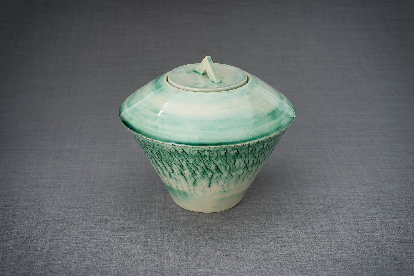 Urna artística de cerámica para cenizas - hecha a mano en un torno de cerámica por Pulvis Art Urns