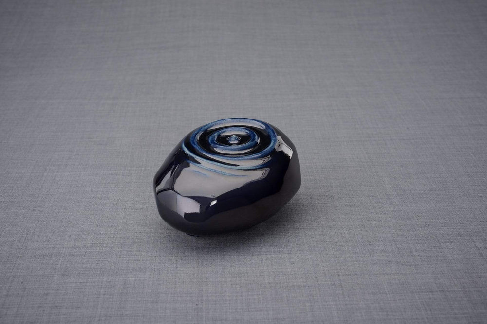 Urna de cremación hecha a mano Resonance para cenizas, color cobalto metálico-Urnas de arte de Pulvis