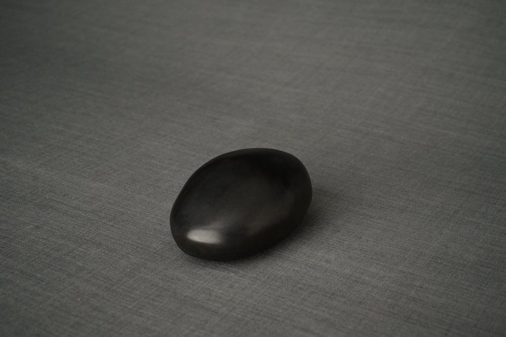 Urna de cremación de piedra hecha a mano para cenizas, color mate oscuro-Urnas de arte de pulvis