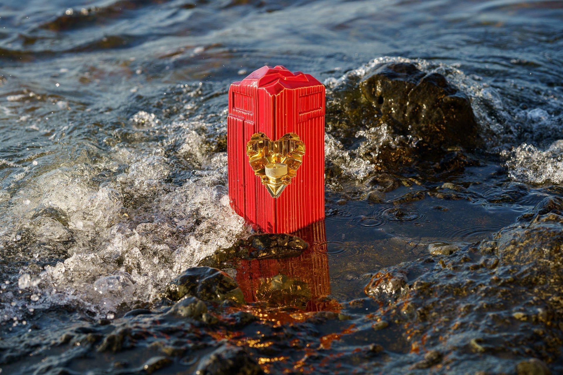 How to Choose the Perfect Urn for Your Loved One’s Ashes - Pulvis Art Urns