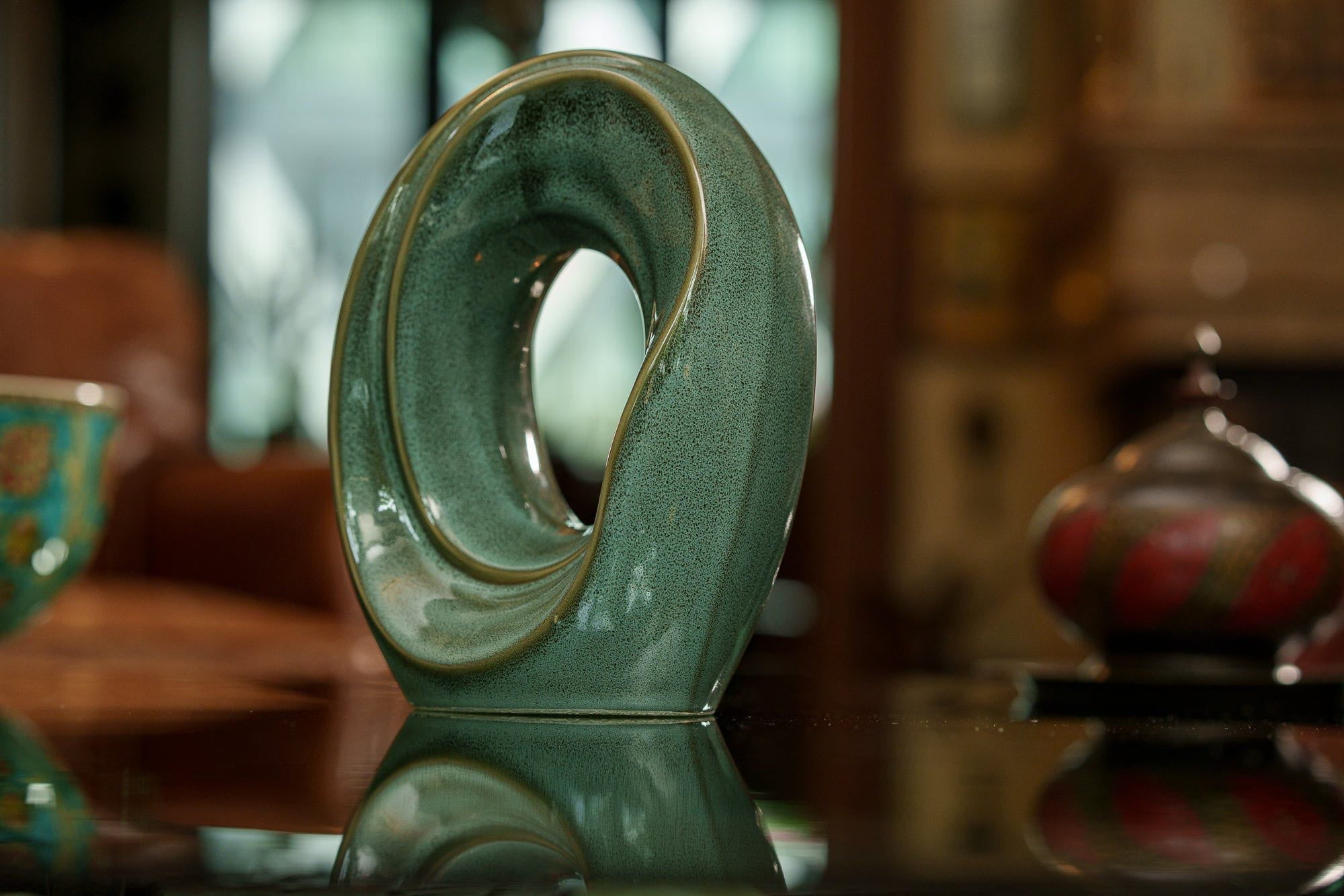 The Benefits of Personalized Engravings on Adult Urns