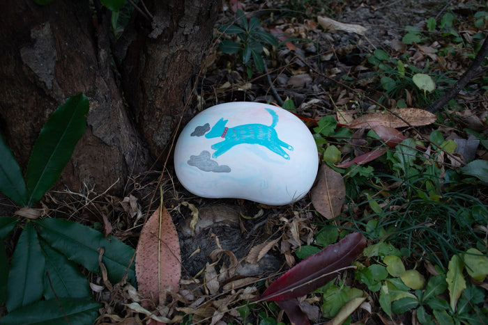 Urnenmodell Peanut - Biodegradable Pet Urn von Pulvis Art Urns