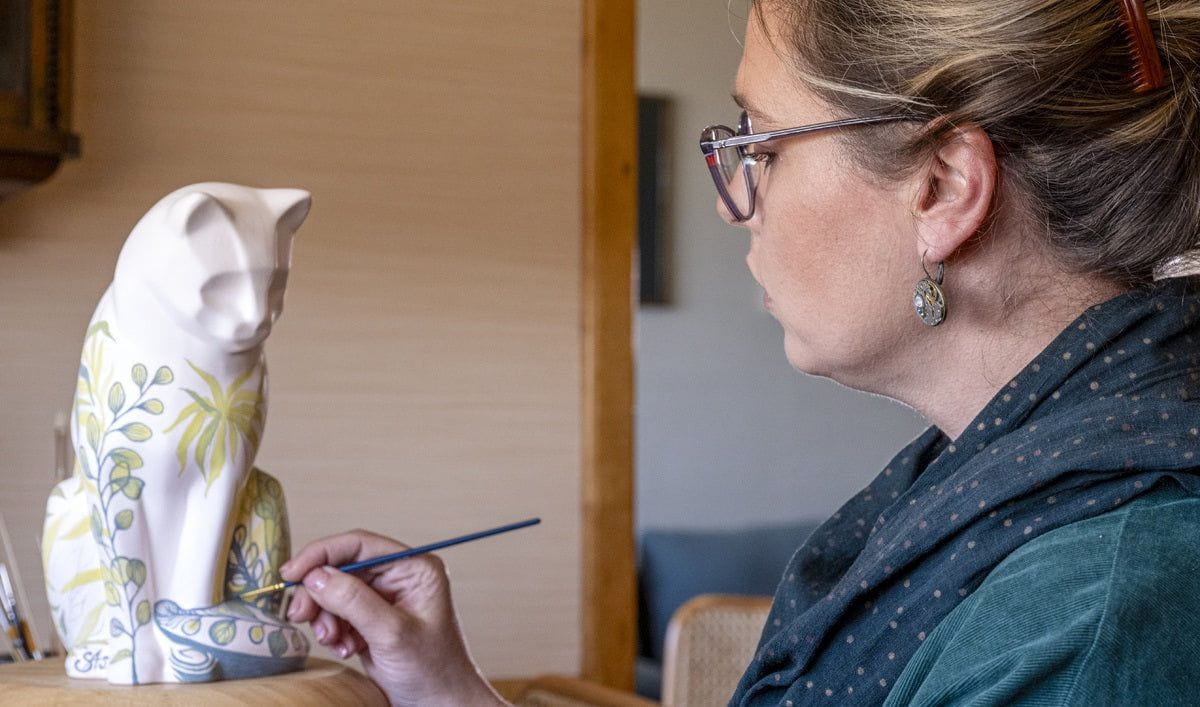 Cargar video: Urnas para mascotas decoradas a mano con foto