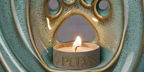 Paw Pet Cremation Urn by Pulvis. 