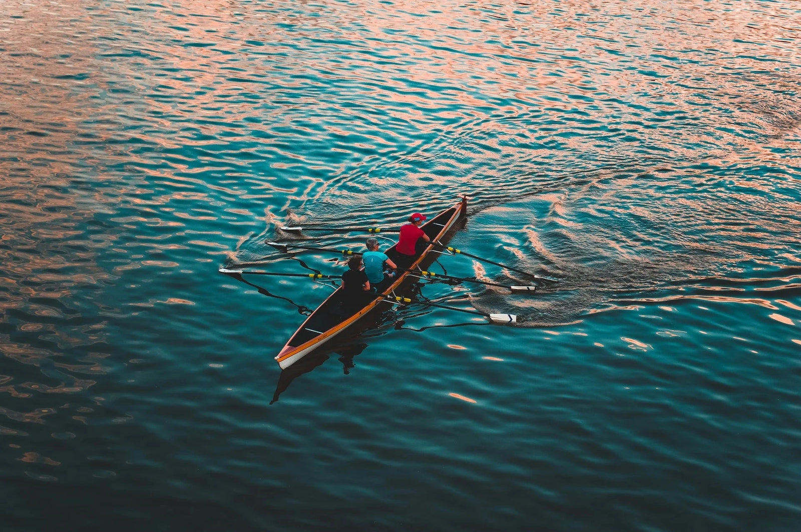 Sponsor van de Bulgaarse veteranen bij de Canoe Sprint Masters
