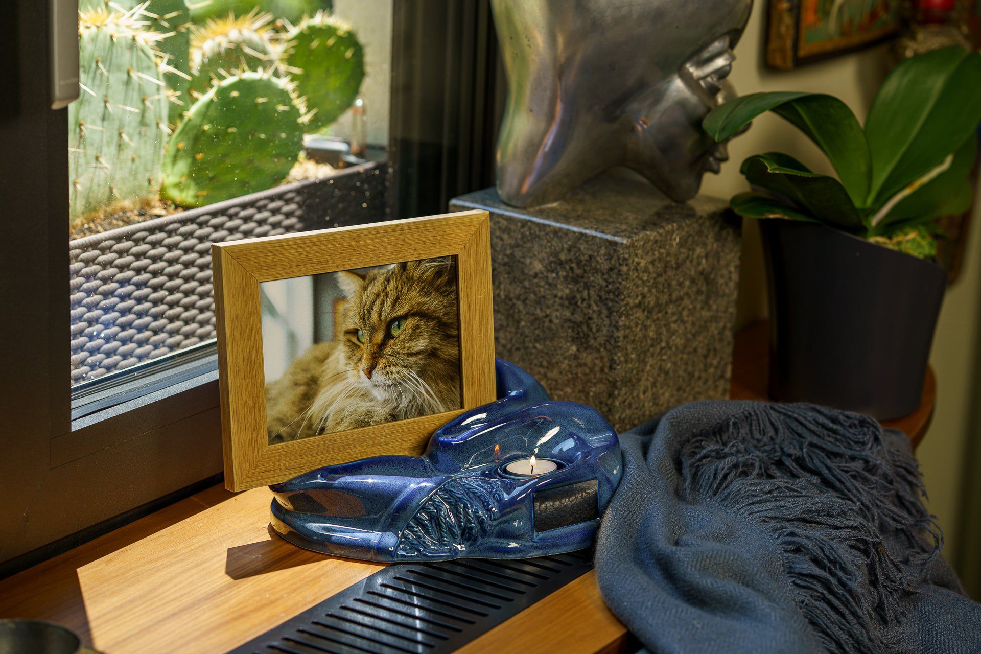 Cremation Urn "Cozy" - Blue Melange | Ceramic Picture Frame Urn - Pulvis Art Urns