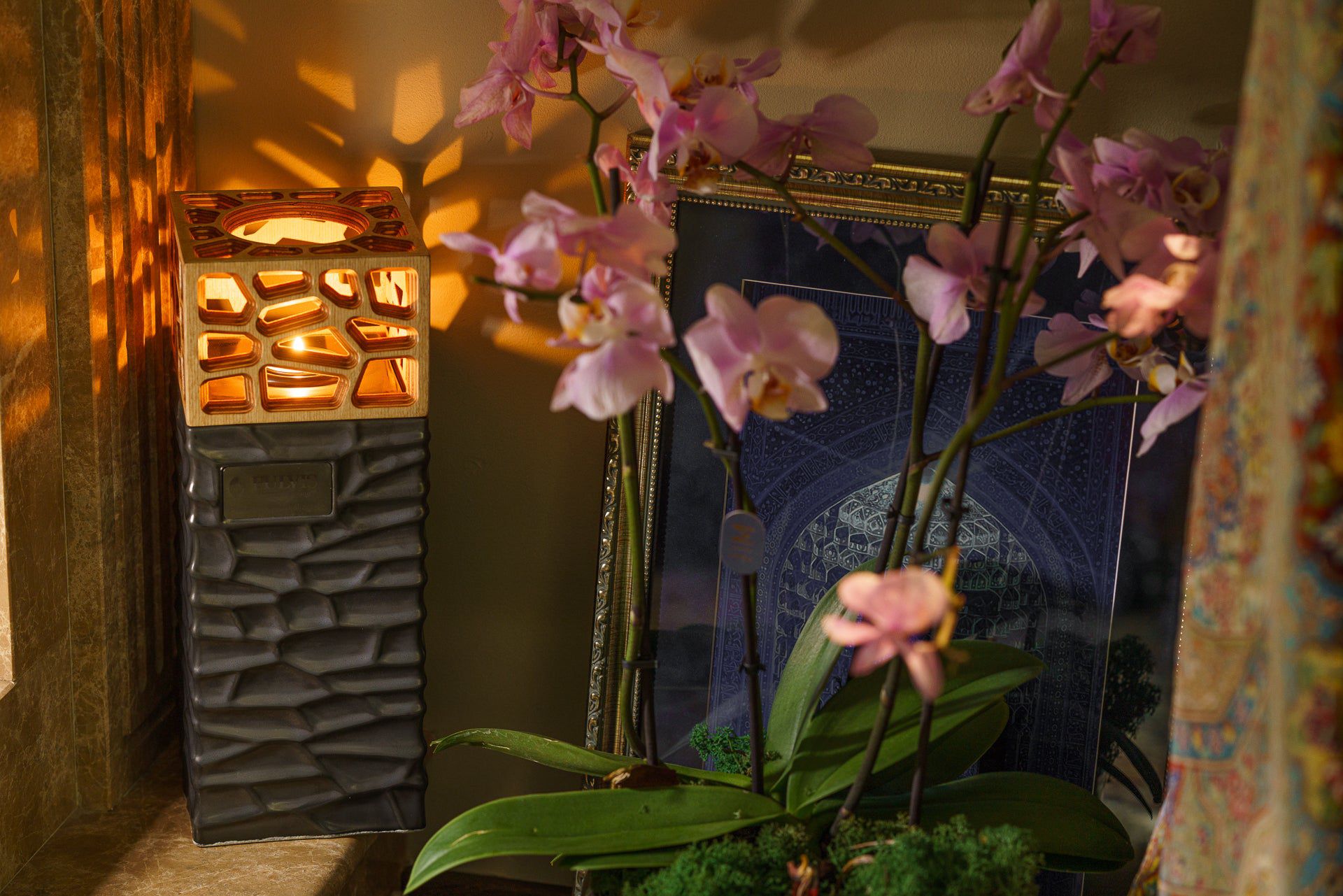 "Everlasting Flame" Cremation Urn for Ashes - Dark Matte | Ceramic Urn - Pulvis Art Urns