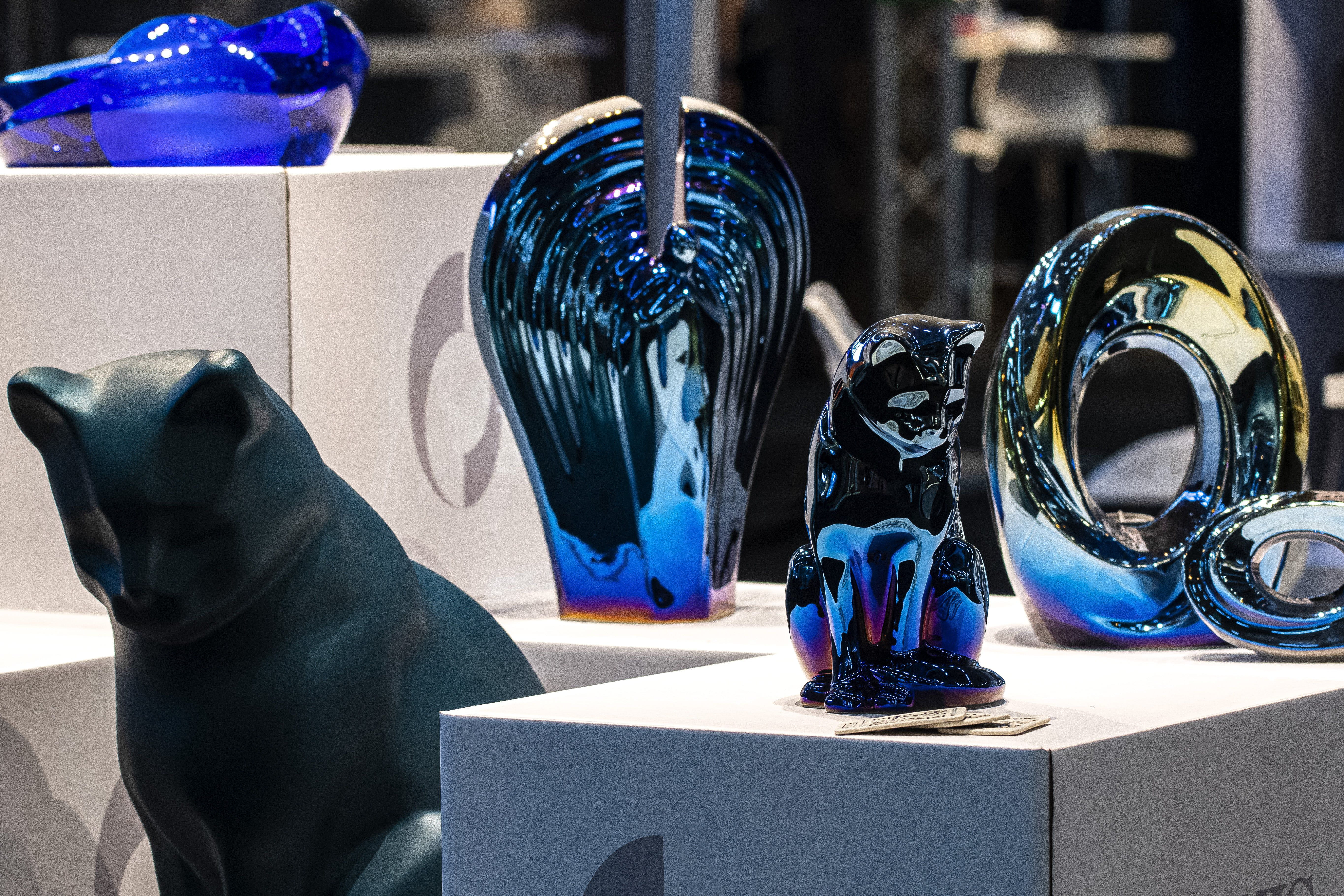 Exclusive Cremation Urn for Ashes "The Passage" - Large | Glossy Blue Urn - Pulvis Art Urns