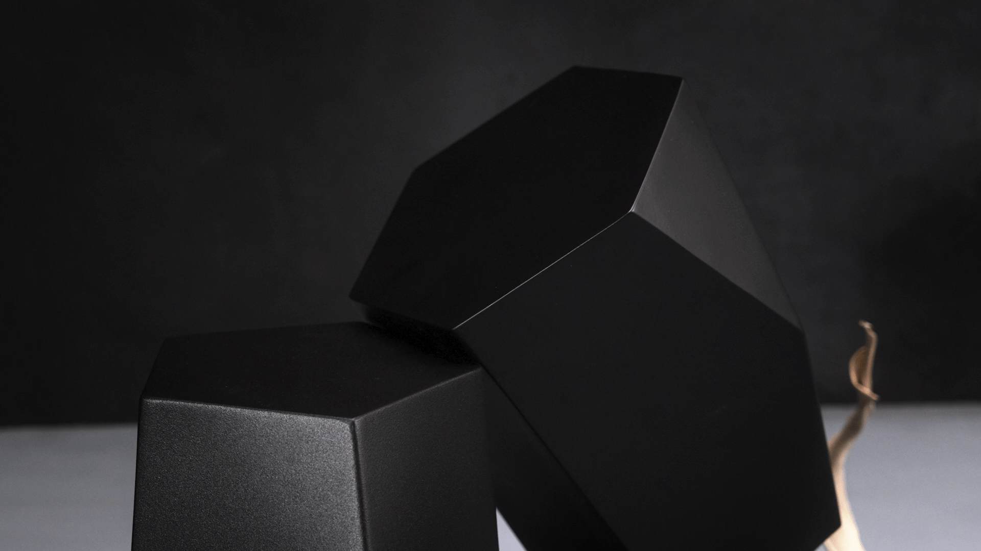 Handmade Urn "Crystal" - Stainless Steel | Dark Granite - Pulvis Art Urns