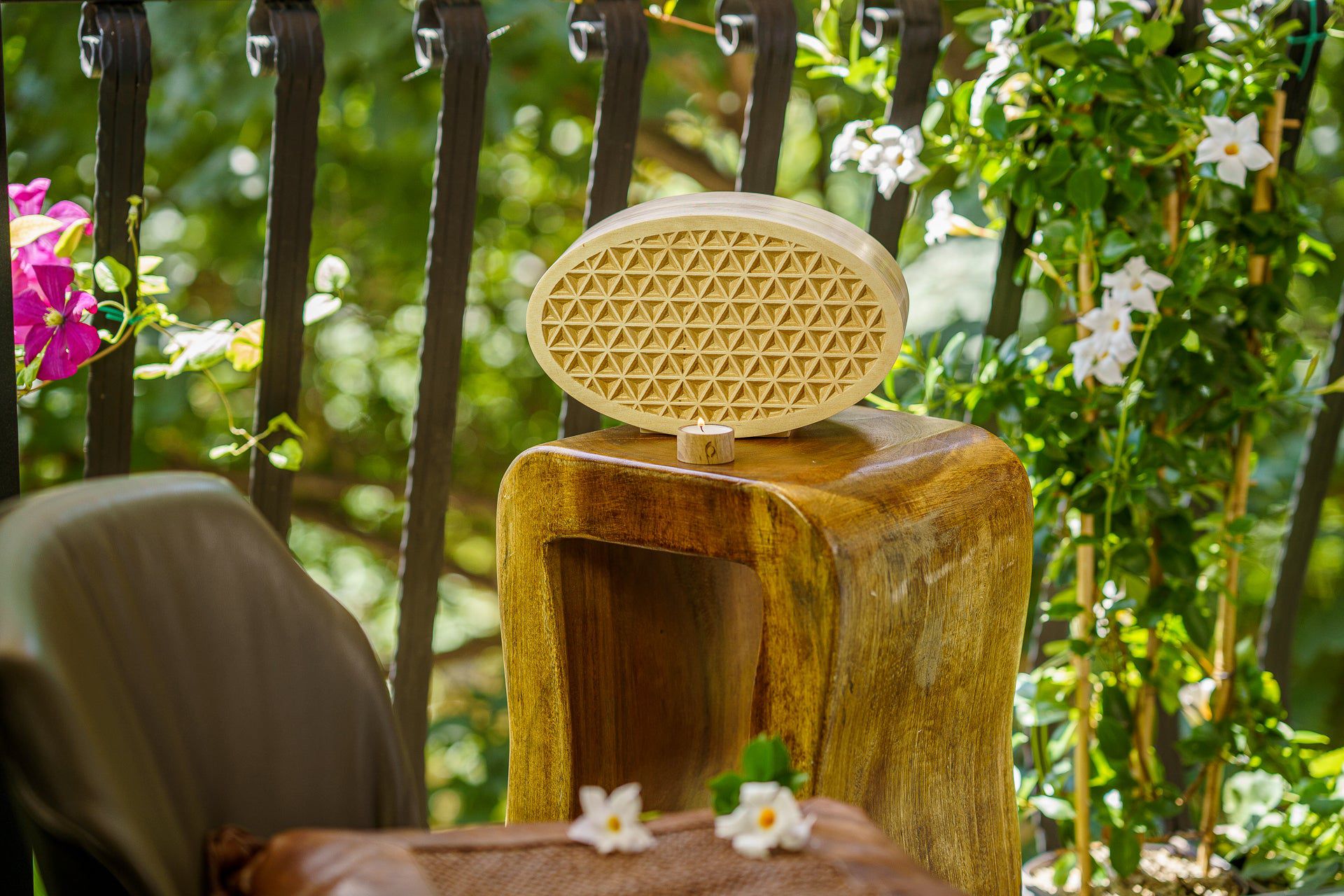 Wooden Cremation Urn "Remembrance" - Handmade - Uroko Pattern - Pulvis Art Urns