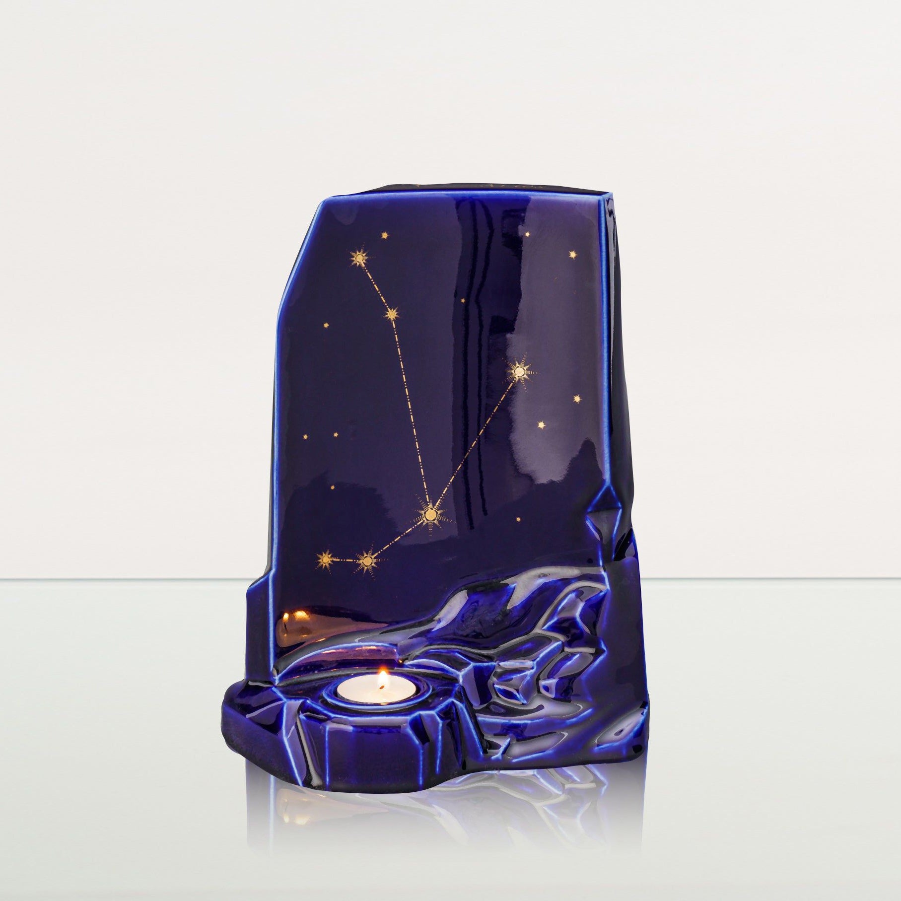 星座の遺灰用骨壺「牡羊座」 - 大 | 星座の骨壺 | 陶器 – Pulvis Art Urns