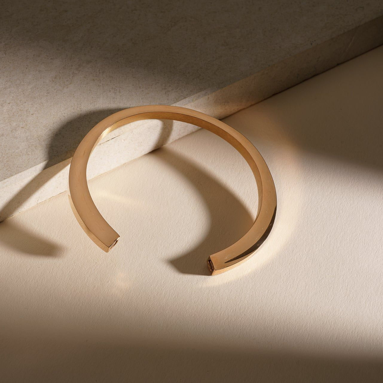 Cremation Bracelet – Elegance | Stainless Steel | Memorial Jewelry | Brass Finish - Pulvis Art Urns