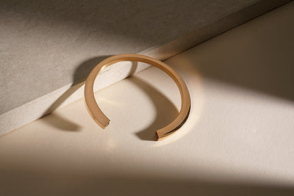 Cremation Bracelet – Elegance | Stainless Steel | Memorial Jewelry | Brass Finish - Pulvis Art Urns