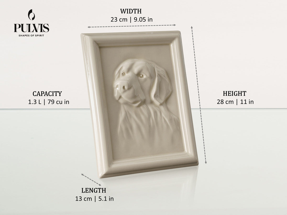Beschilderde urn met labradorportret