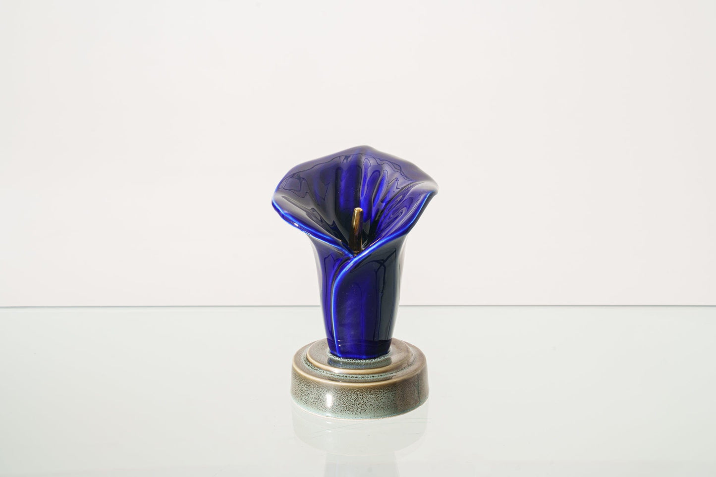 Pulvis Art Urns Keepsake Urn Calla Lily Keepsake Urn - Blue Night | Ceramic. Keepsake for cremation ashes -small