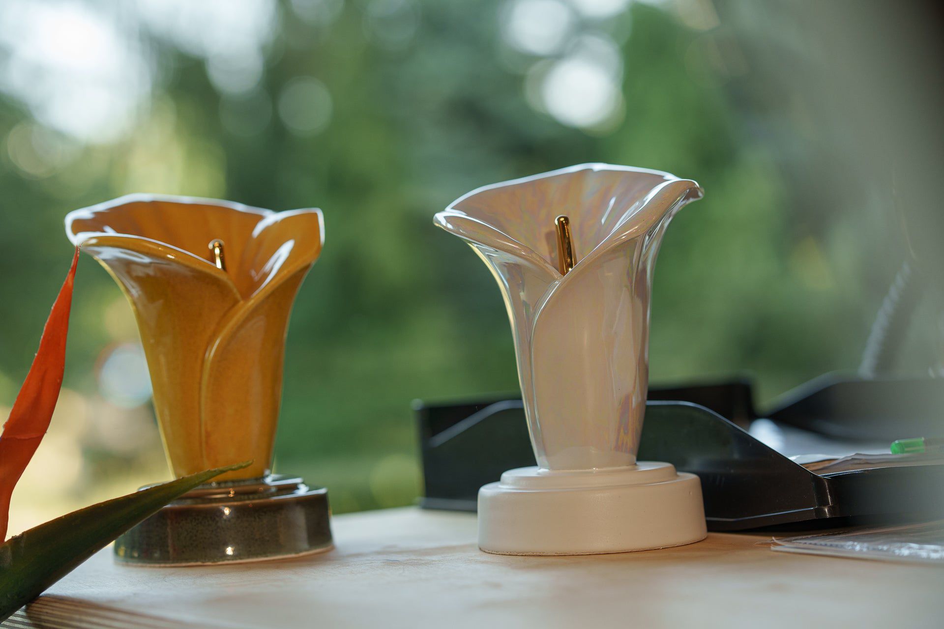 Calla Lily Keepsake Urn - Pearly White | Ceramic - Pulvis Art Urns